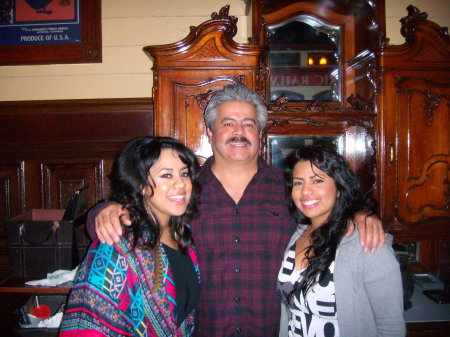 dad with daughters gabby and sara