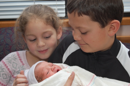 Joshua & Madison meet their little sister