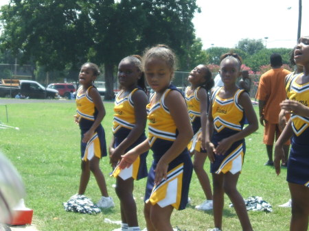 Ashanti's cheerleading group