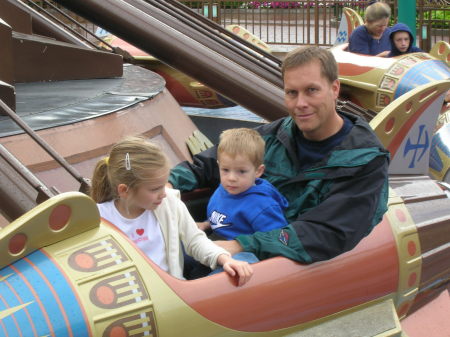 At "Ditsyland" in Nov '05 with Cambry (5) and Kade (2)