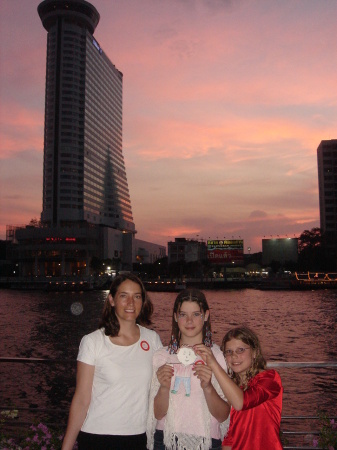 Rachel, Rebecca and Erin in Bangkok, Thailand