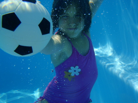 cool underwater pic....