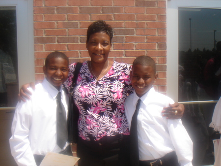 ME AND MY TWO OLDER SONS LADAVIOUS AND CHRISTAVIOUS