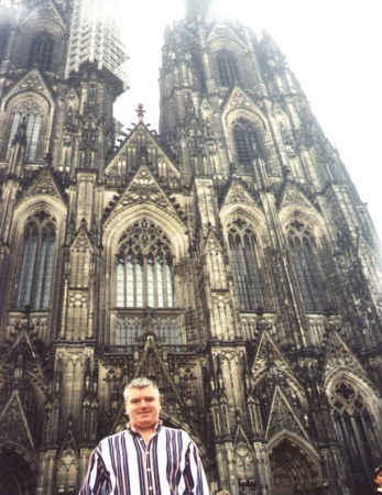 tom at Cologne (KOLN) cathedral on the way to Soest 