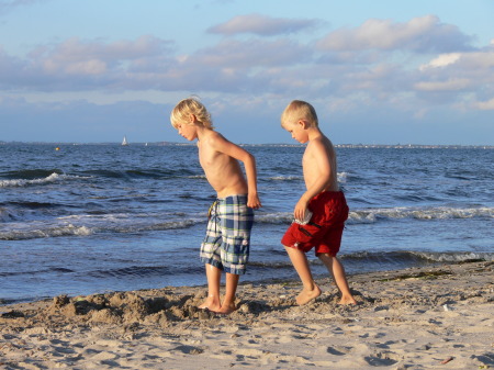 jakob and malte on the beach