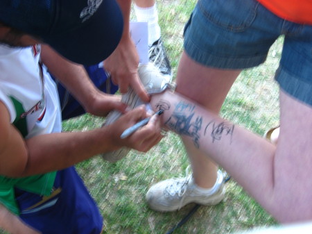 robert..the new guy.. :P signing my tat