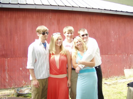 All 5 of the Sasser kids in the summer of 2006