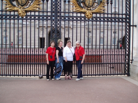London England and the Cummings Girls