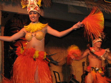 Hula show Paradise Cove Oahu