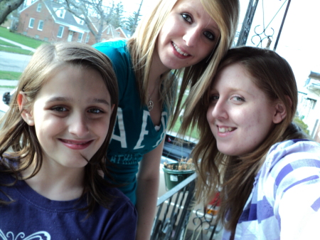 Gabby, Cassie and Leanna Easter 2010