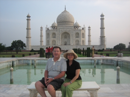 Elvin & Barbara at Taj Mahal Aug 2006