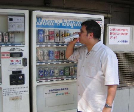 Japan is full of wonderful culture... and beer vendo's