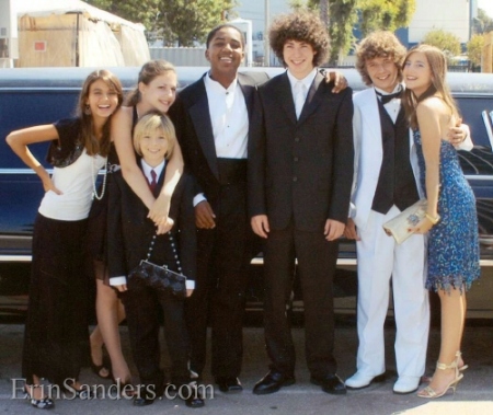 Matt and the cast at the 2005 EMMY Awards show in front of their Limo