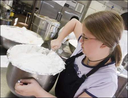 making Louisville's Largest Pumpkin Pie