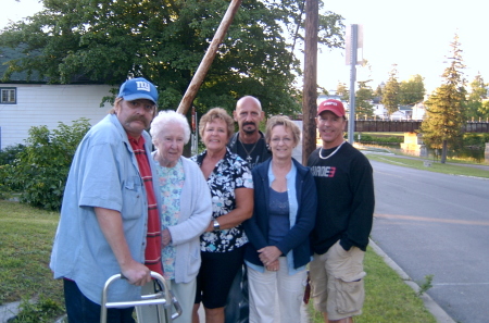 June family at old homestead 7/2007