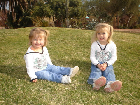 Morgan and Mallory at Phoenix Zoo