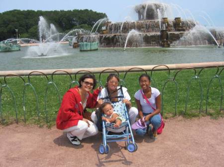 Buckingham Fountain, me, Kathy, Donna, and Zachary