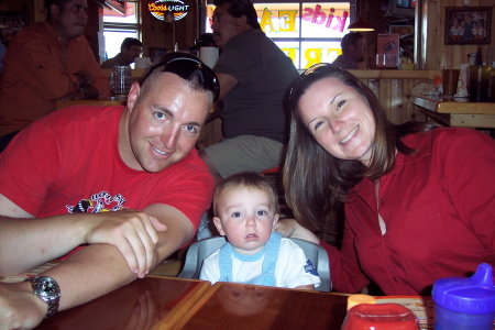 Josh, Mitchell and Chrissy at Hooters, TX