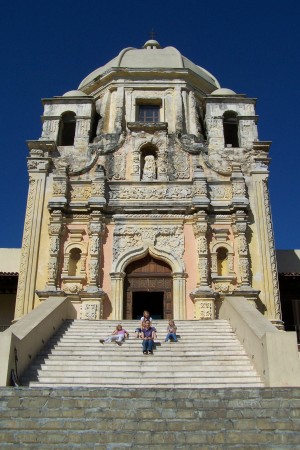 The girls at the Bishop's Palace, Monterrey Mexico