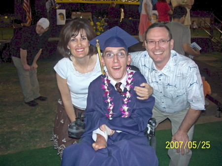 2007-05-25 danny graduation with mom and dad