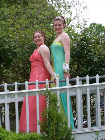 Elizabeth and Lindsay without the guys at prom