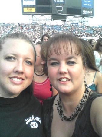 ME & MY CUZ AT THE KENNY CHESNEY CONCERT!!!