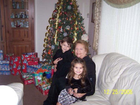 MICHAEL AND GIANNA WITH MY MOM AT HER HOME