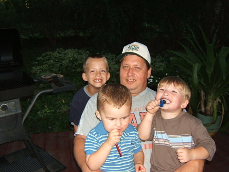 grandpa sugaring up the grandbaby's