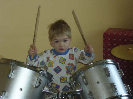 play drum