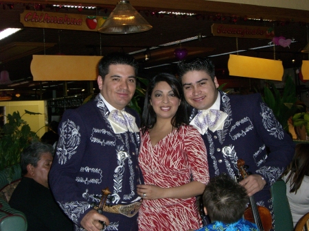 me and the cute mariachis!