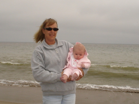 Kenzie with auntie Trishie at the beach