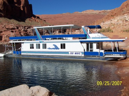 The Boat at powell (BIG WAVE)