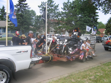 in line to start 4th of July parade