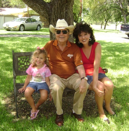 Annette, her dad Bill and Anna in Texas 2008