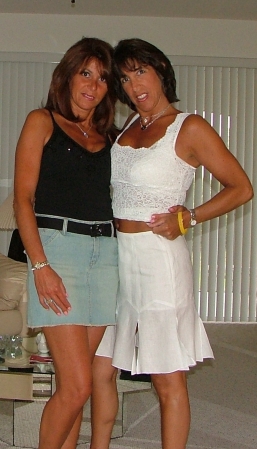 Cindy and Denise Andreotti (va-va-vooooom)