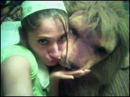 *kissing*lion*