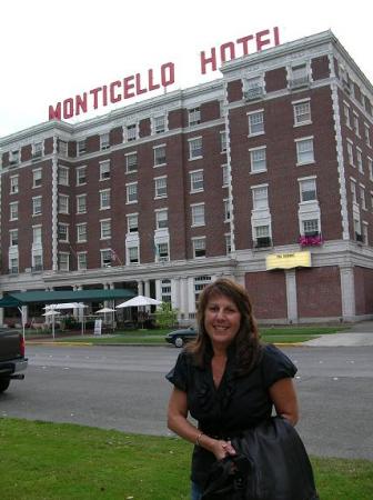 Friday Night at the Monticello Hotel....