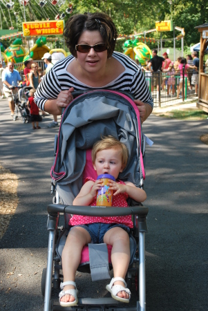 Emma & Mommy at Dutch Wonderland