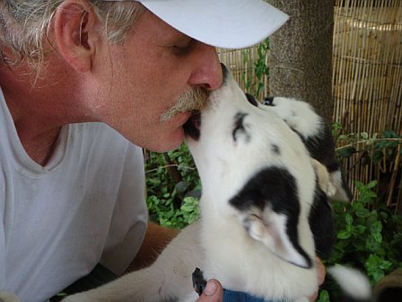 Pa kissin the pups