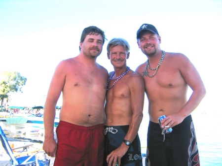 Havasu 2005  (river rats) me mike and george