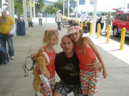 Mike and Girls and the cruise terminal