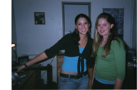 Brianna and Kelli in the dorm
