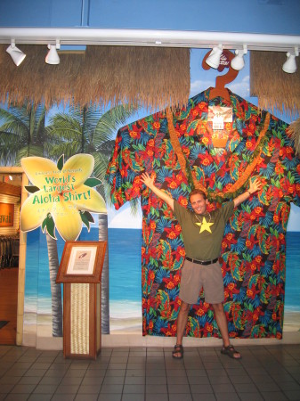 The world's largest Hawaiin shirt in Waikiki...