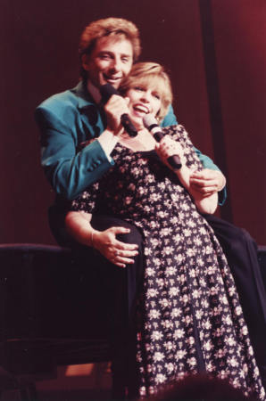 I sang with Barry Manilow!  1995