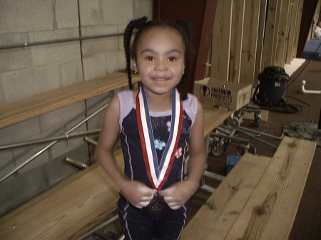 Syrah at gymnastics