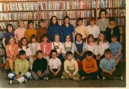 Holland Patent Class of 1979 - Mrs Ossont 4th Grade Class Photo
