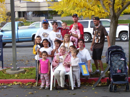 Kendra' Aunt Kristen and her family