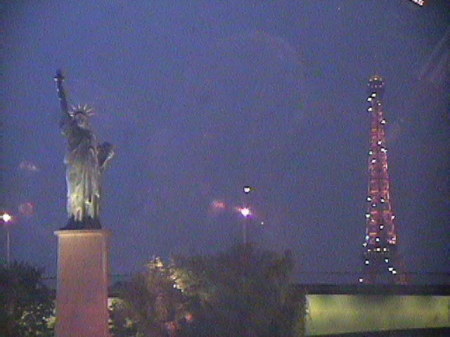 Mini Statue of Liberty & Eiffel Tower Second Pic