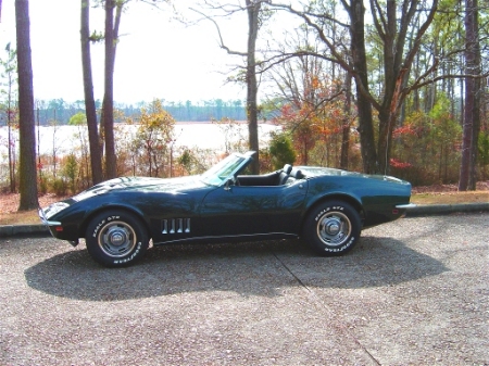 Here is a '68 Vette!