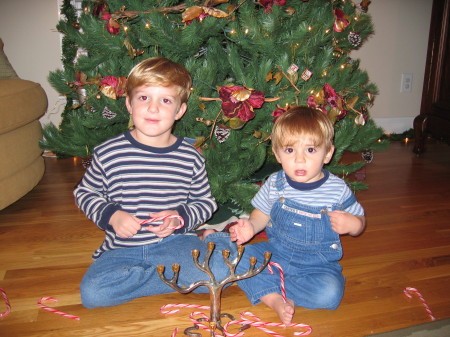 Hanukmas? 2005